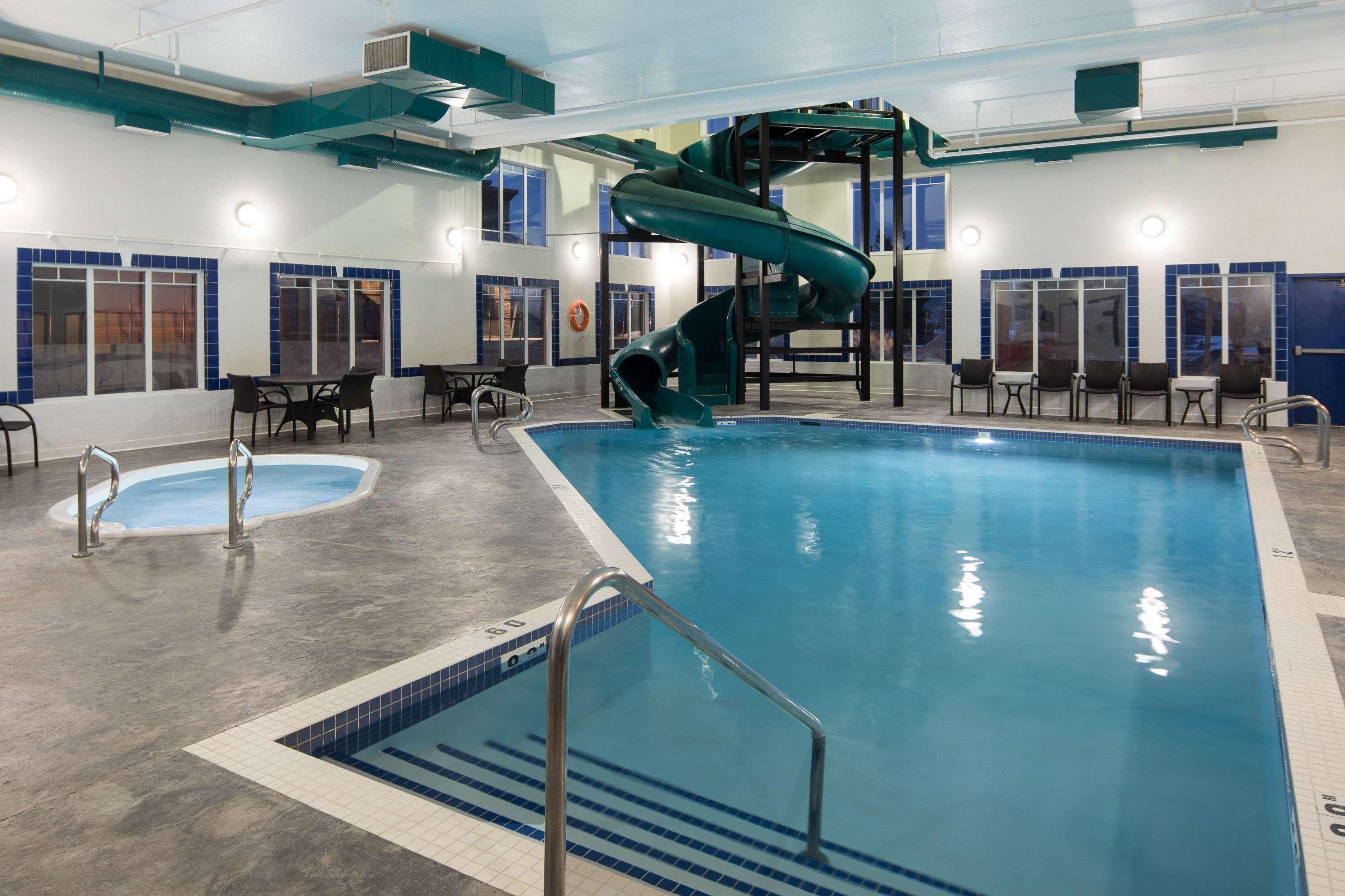 Ramada By Wyndham Cochrane Hotel Eksteriør billede