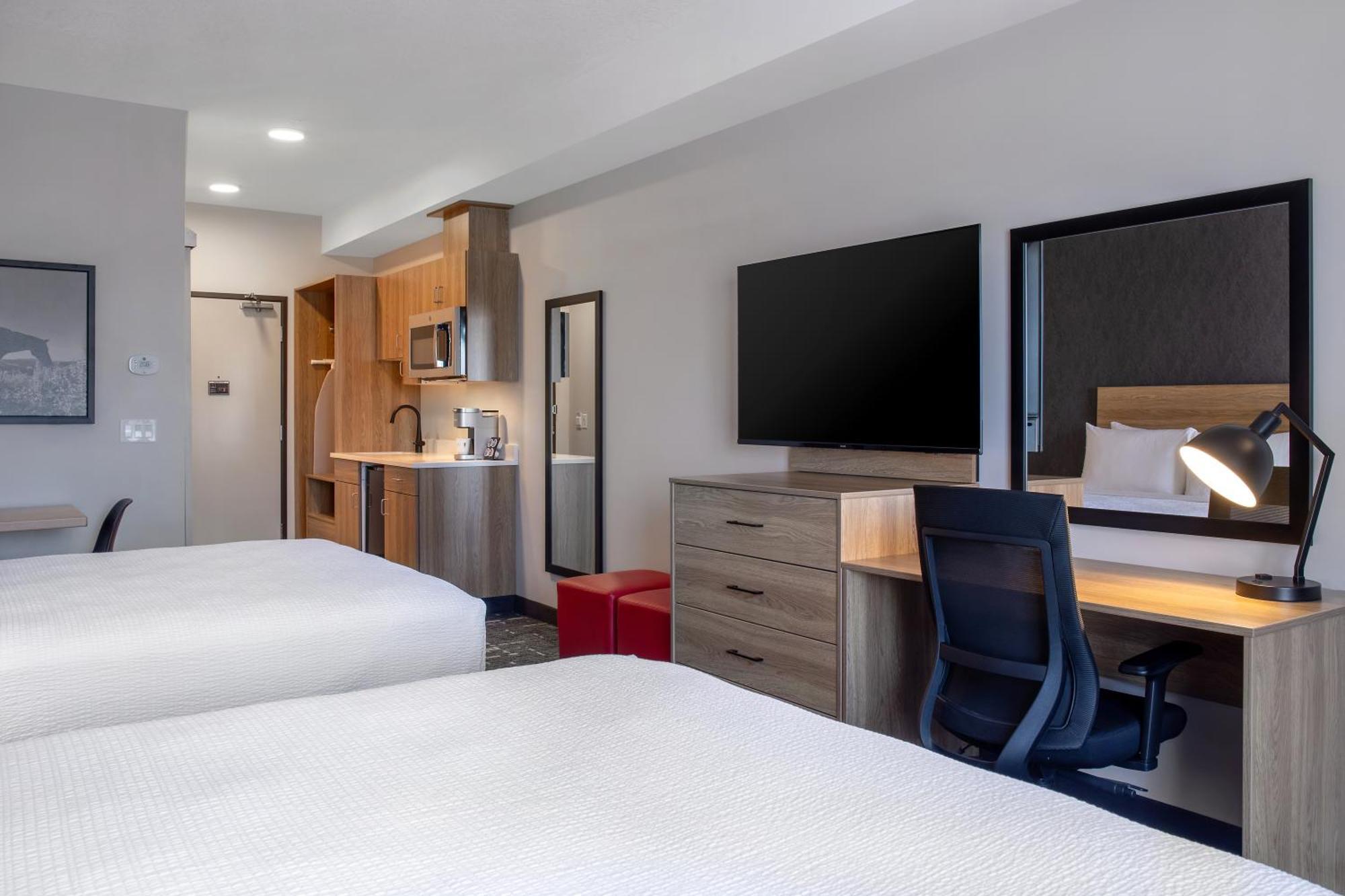 Ramada By Wyndham Cochrane Hotel Eksteriør billede