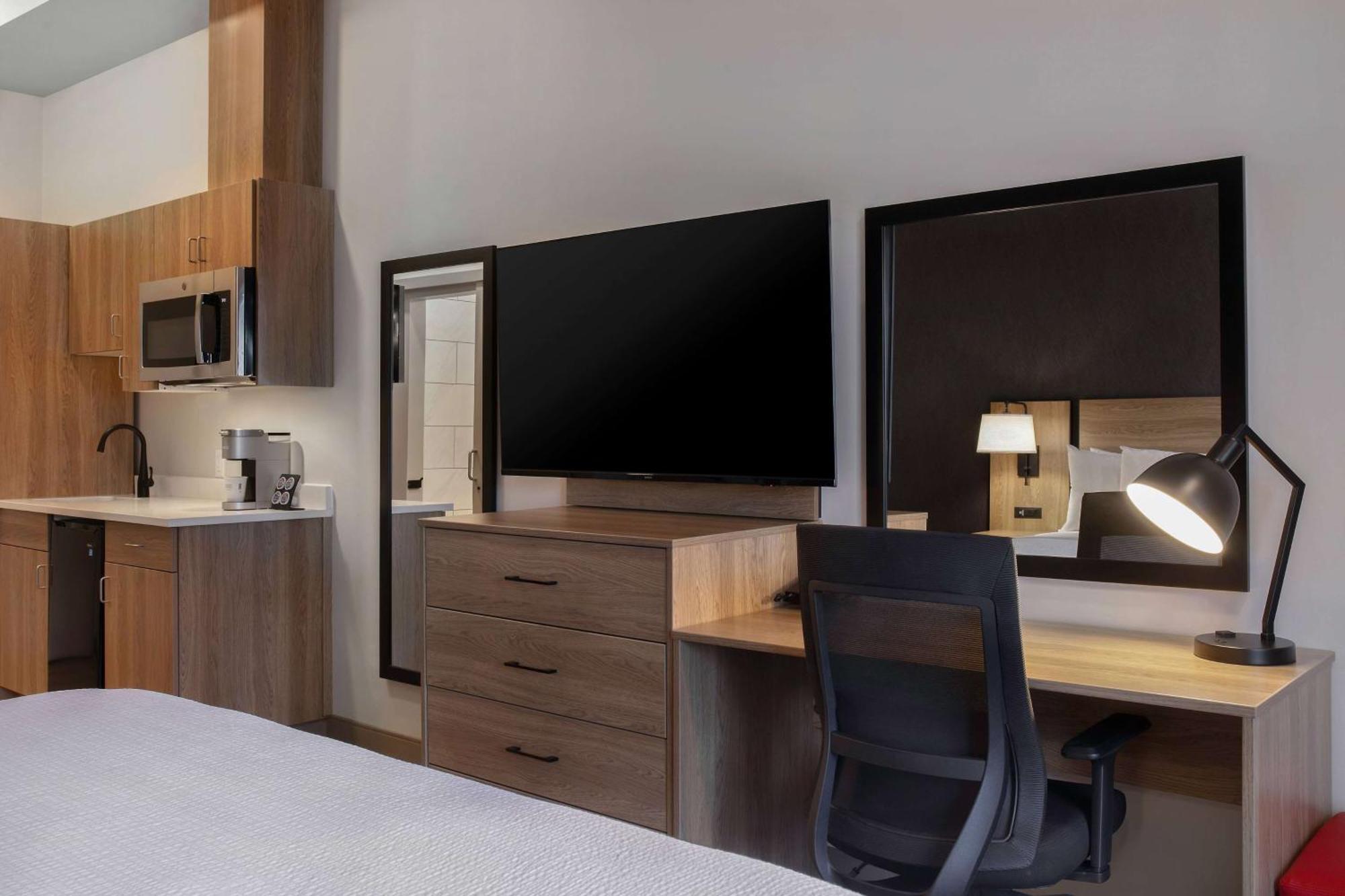Ramada By Wyndham Cochrane Hotel Eksteriør billede