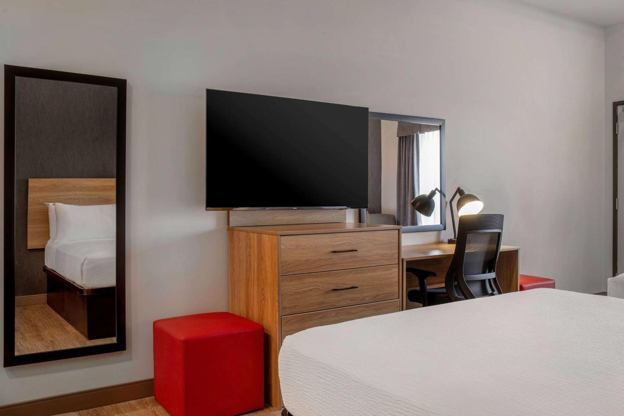 Ramada By Wyndham Cochrane Hotel Eksteriør billede