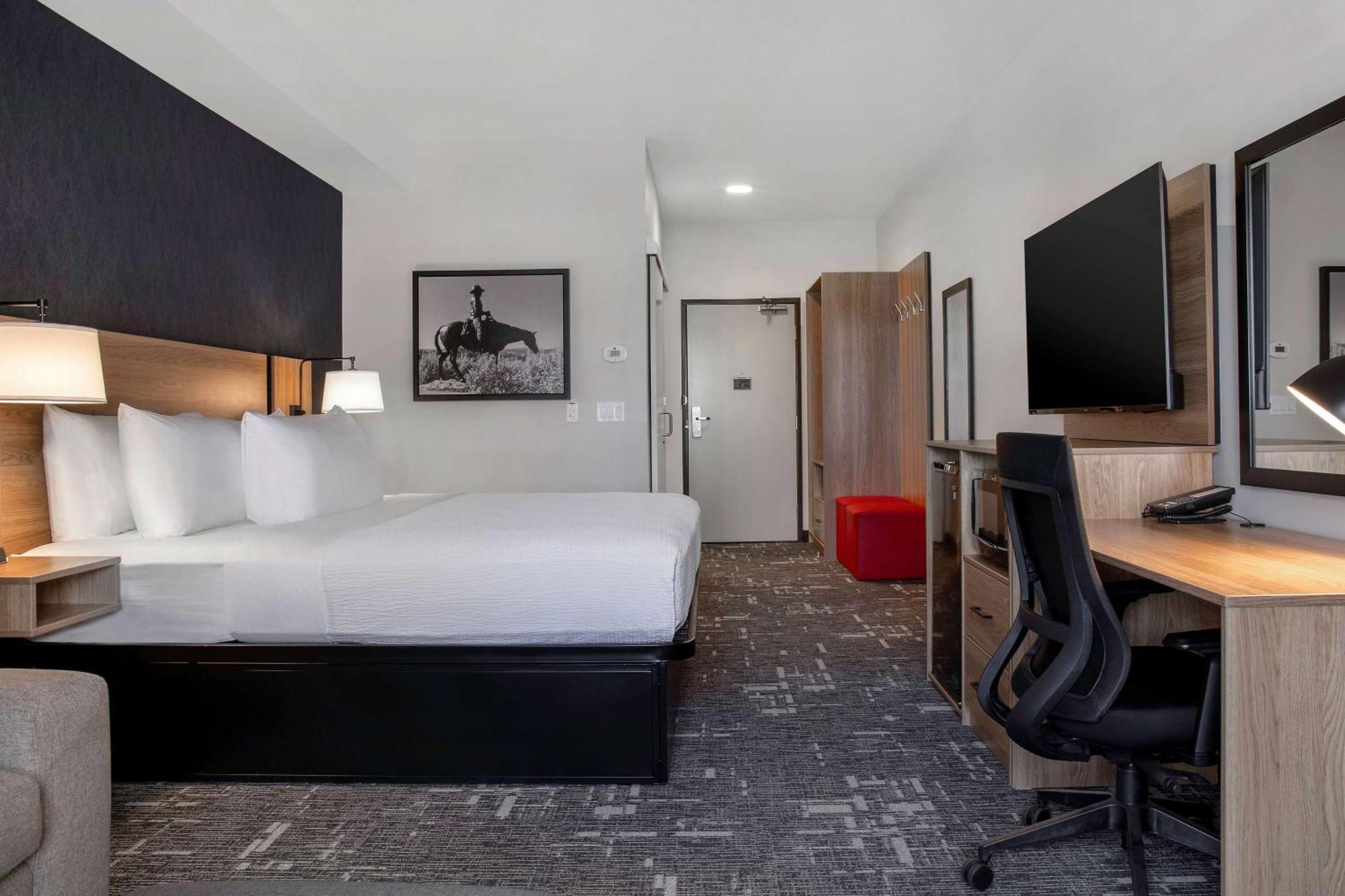 Ramada By Wyndham Cochrane Hotel Eksteriør billede