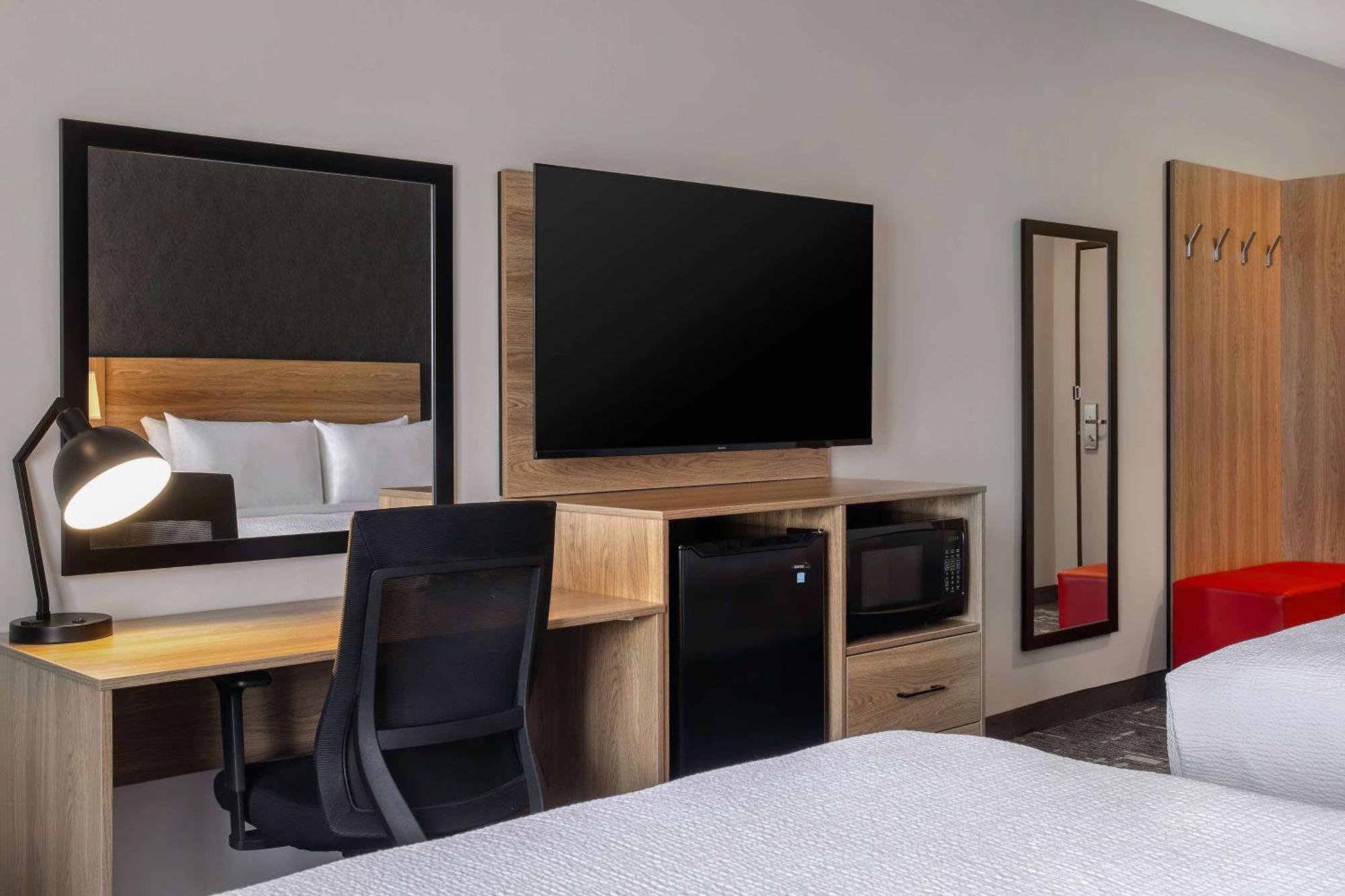 Ramada By Wyndham Cochrane Hotel Eksteriør billede